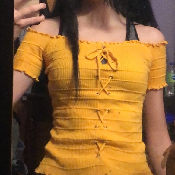 Yellow t-shirt - Picture 2 of 3